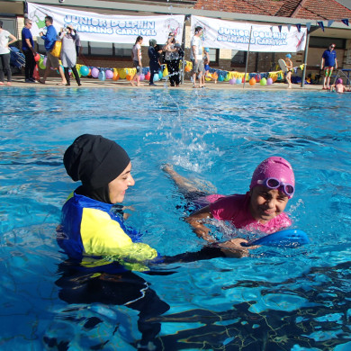 Learn to Swim CALD muslim woman swimming instructor